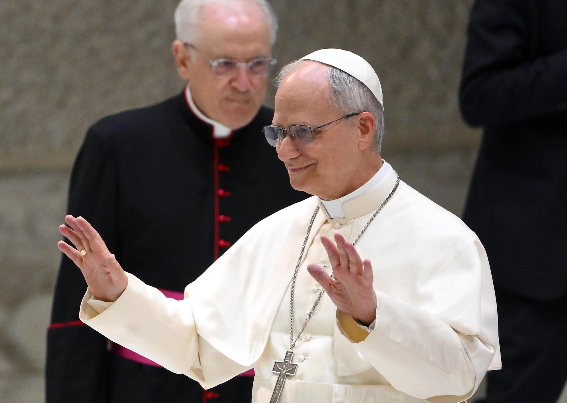 El papa visita la sede de los agustinos en Roma para rezar y almorzar con ellos