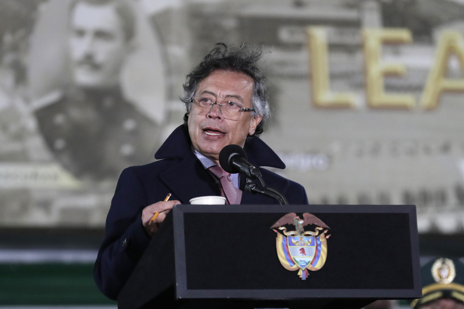 Petro amenaza con volver a tomar las armas para defender la soberanía de amenazas de Trump