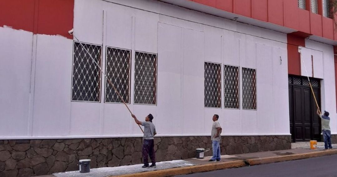 Régimen manda a pintar la Curia de Matagalpa, la residencia de Monseñor Álvarez