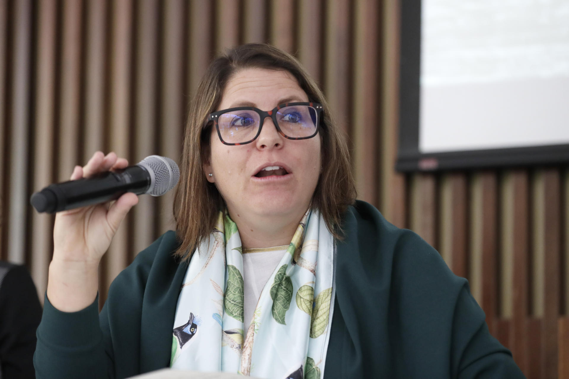 Detención de activista en El Salvador se suma a acciones represivas del Gobierno, dice HRW