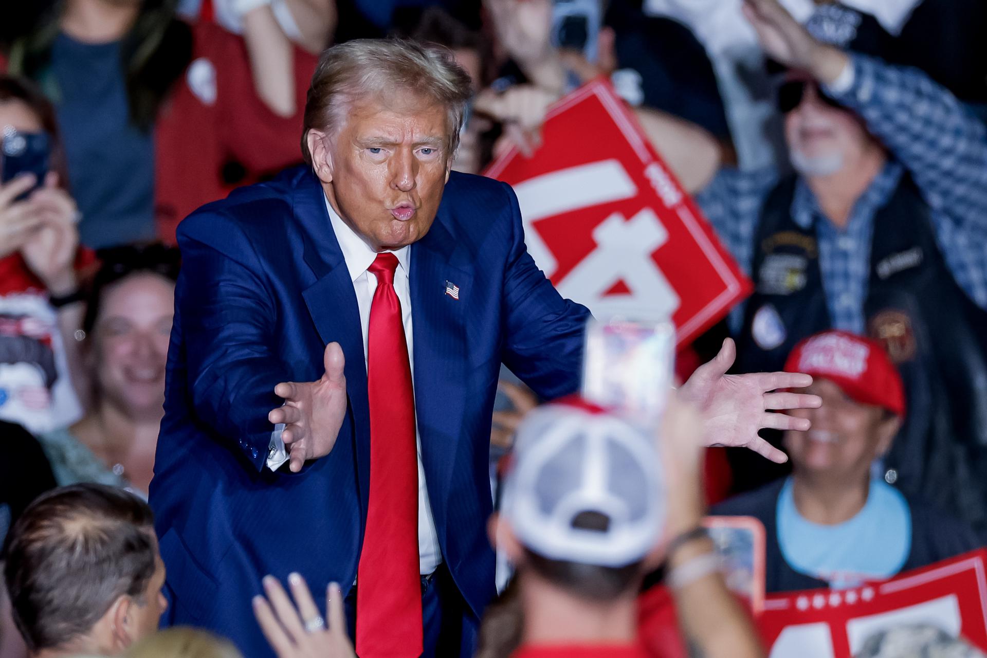 La falsa retórica de Trump sobre fraude socava el voto de los inmigrantes naturalizados