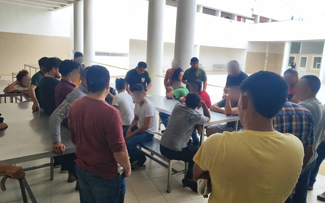 México rescata a 82 migrantes, entre ellos a nicaragüenses, que viajaban hacinados en un autobús