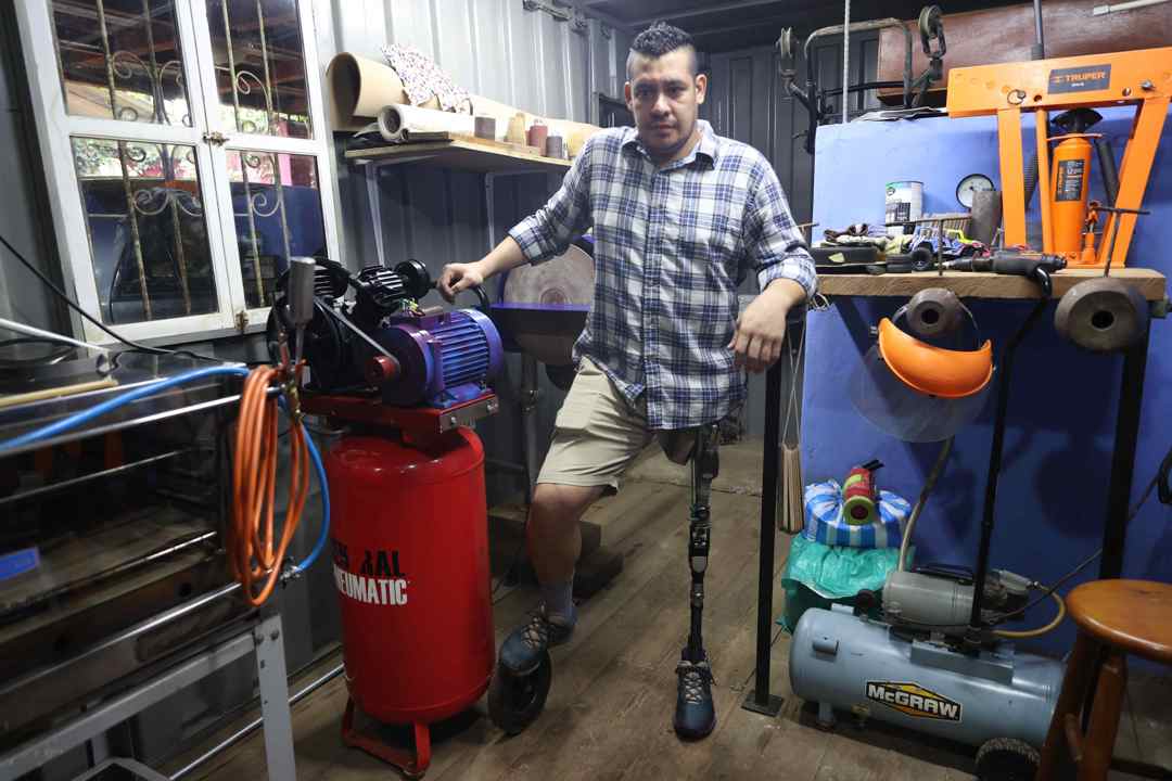 De víctima de un accidente a creador de prótesis, la historia del nicaragüense Ghazi Lazo