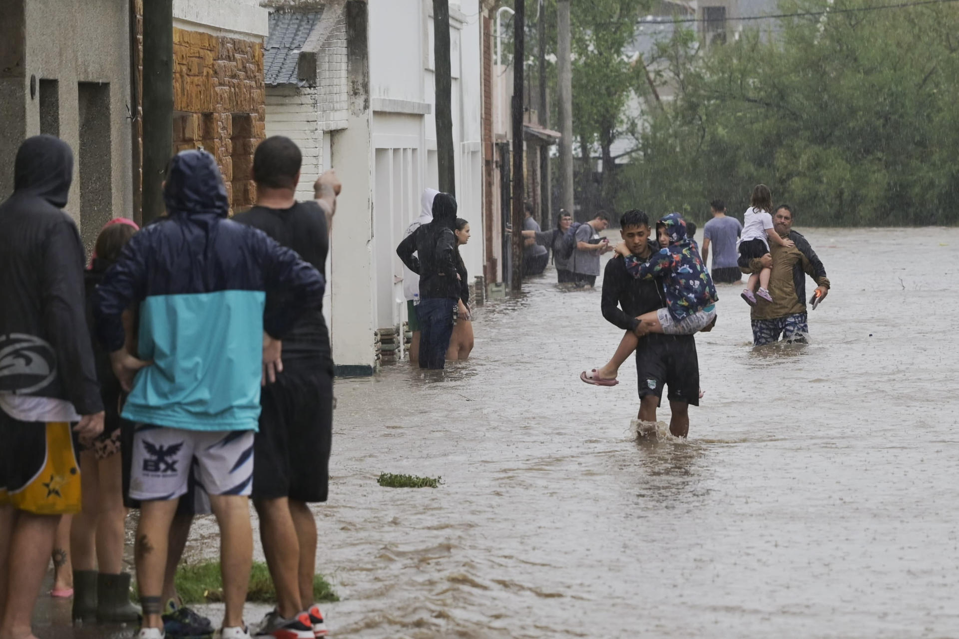 Confirman trece muertos por las inundaciones en Argentina