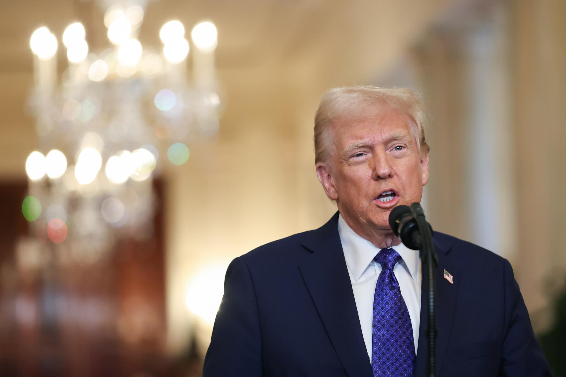 Donald Trump firma ley contra migrantes con delitos menores, la primera desde su vuelta al poder