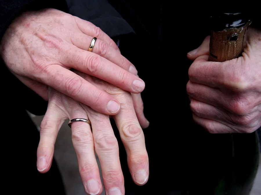Francia da un paso para acabar con el deber de tener relaciones sexuales en el matrimonio