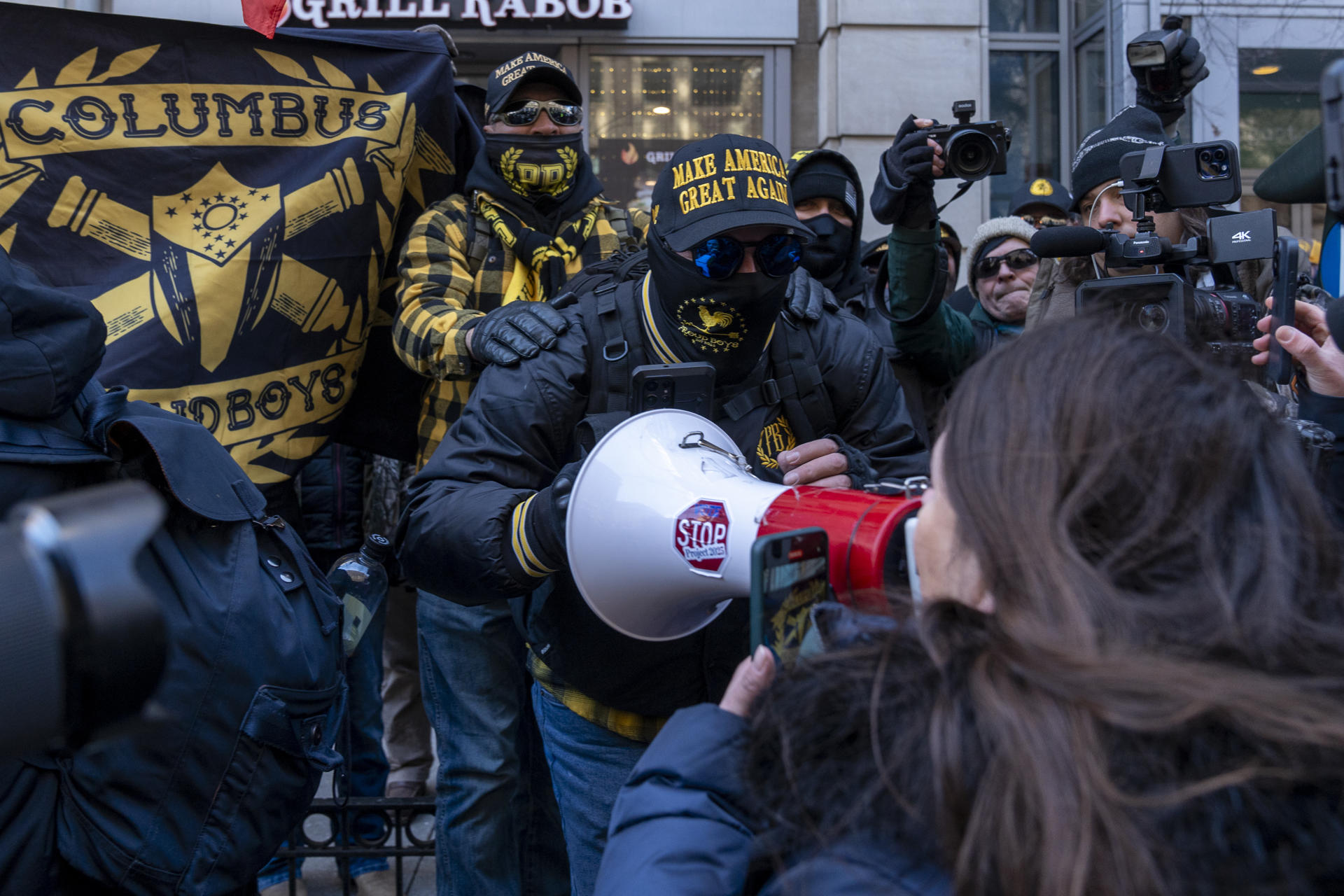 Liberados dos líderes radicales del asalto al Capitolio tras ser indultados por Trump