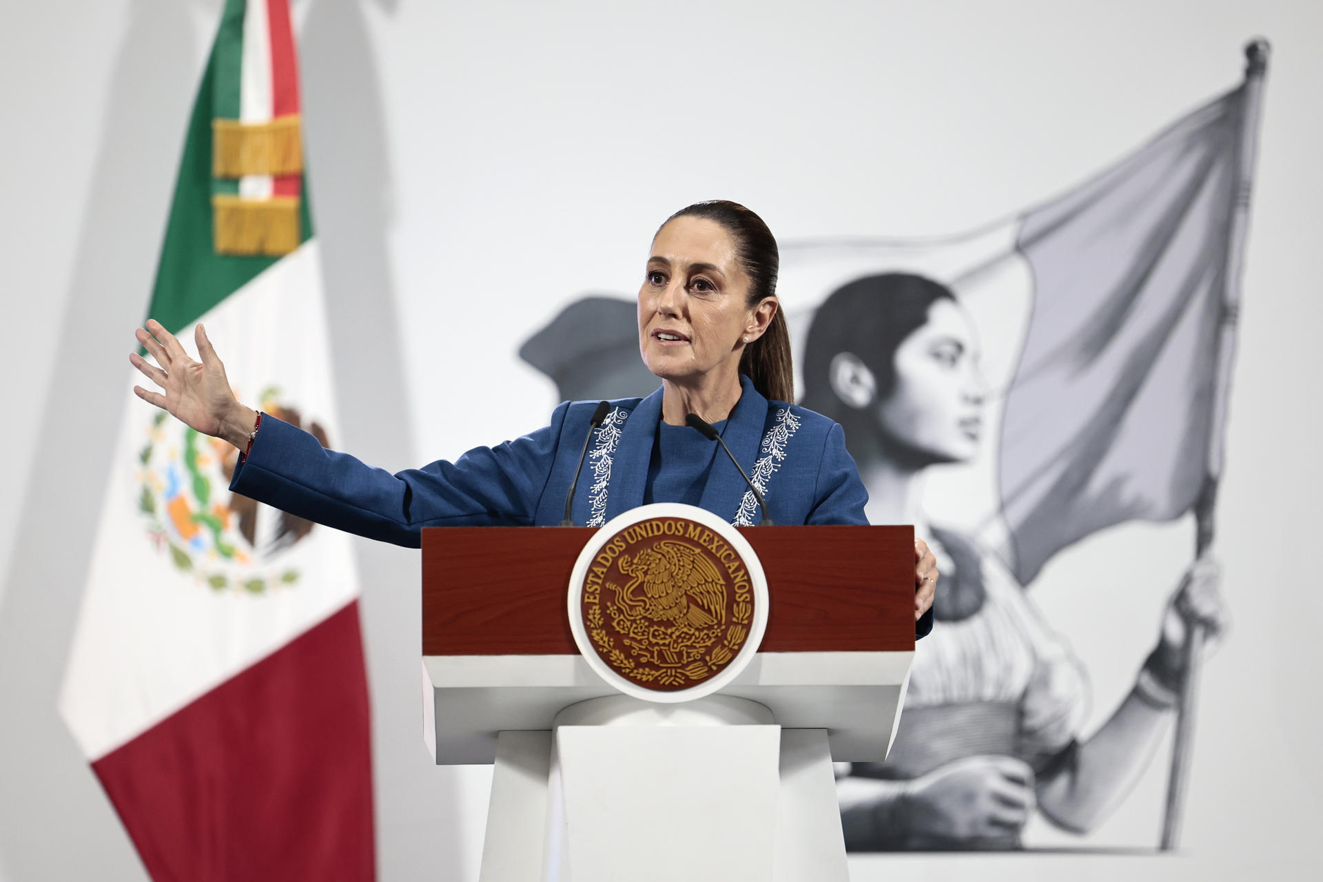 Sheinbaum admite que bandera de México en protestas de EEUU puede ser una «provocación”