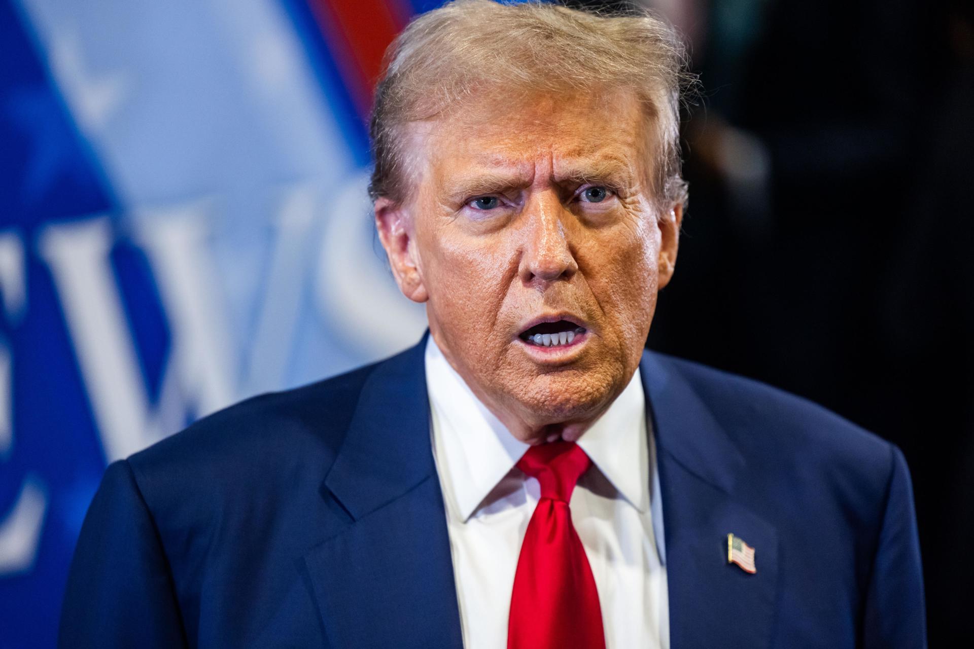 Trump propone eliminar los impuestos a las horas extra