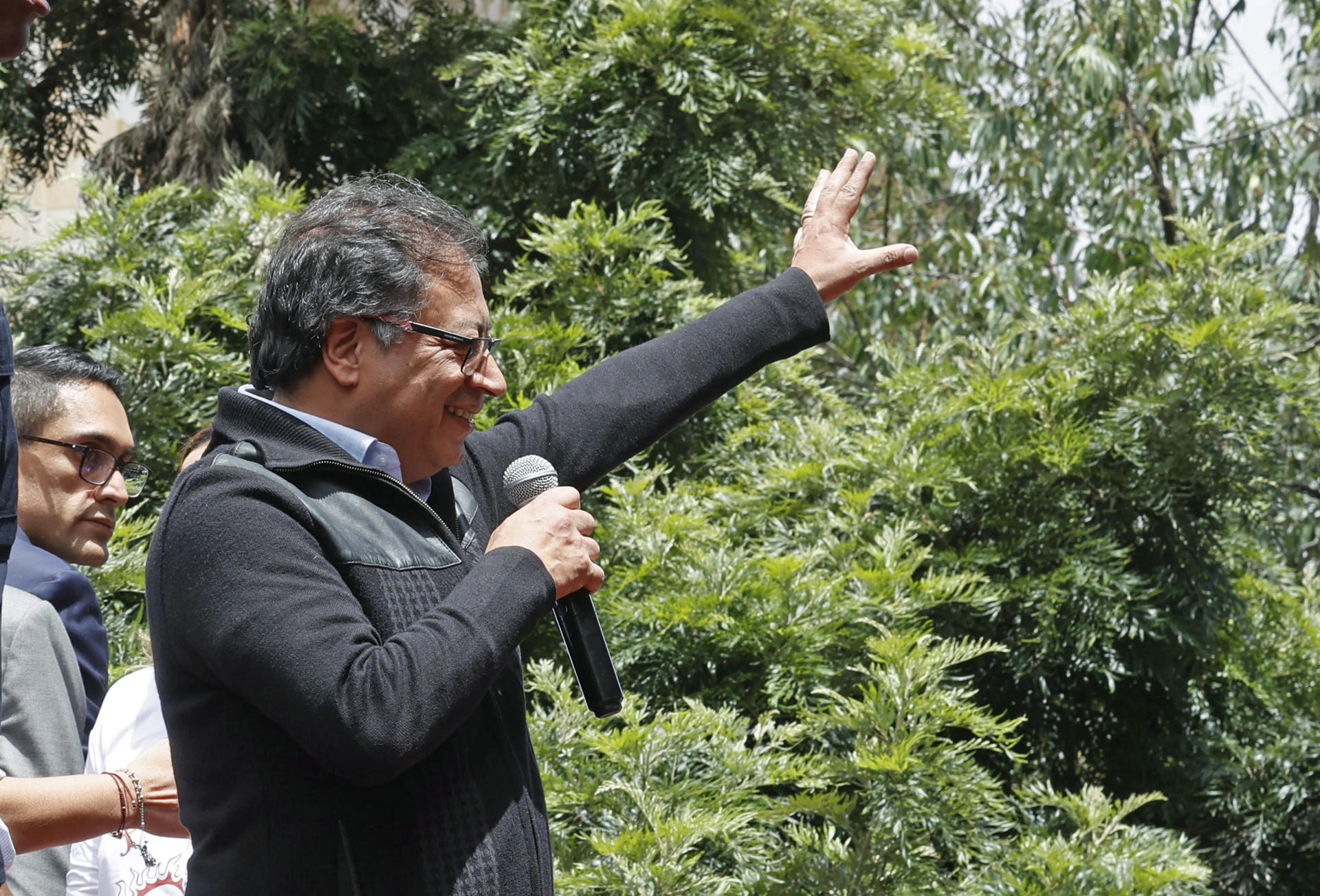 Petro califica la inhabilitación de María Corina Machado como un «golpe antidemocrático»