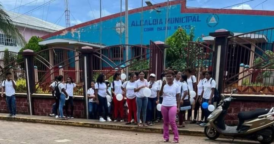 Protesta de estudiantes en Corn Island por falta de maestros