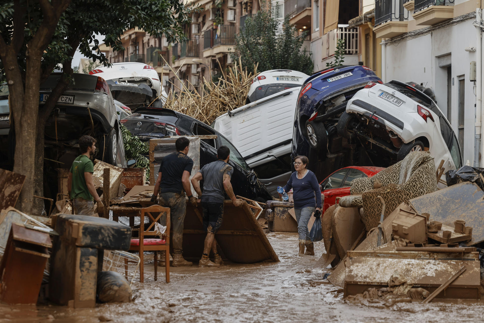 Al menos un colombiano muerto y 32 desaparecidos por el devastador temporal en Valencia