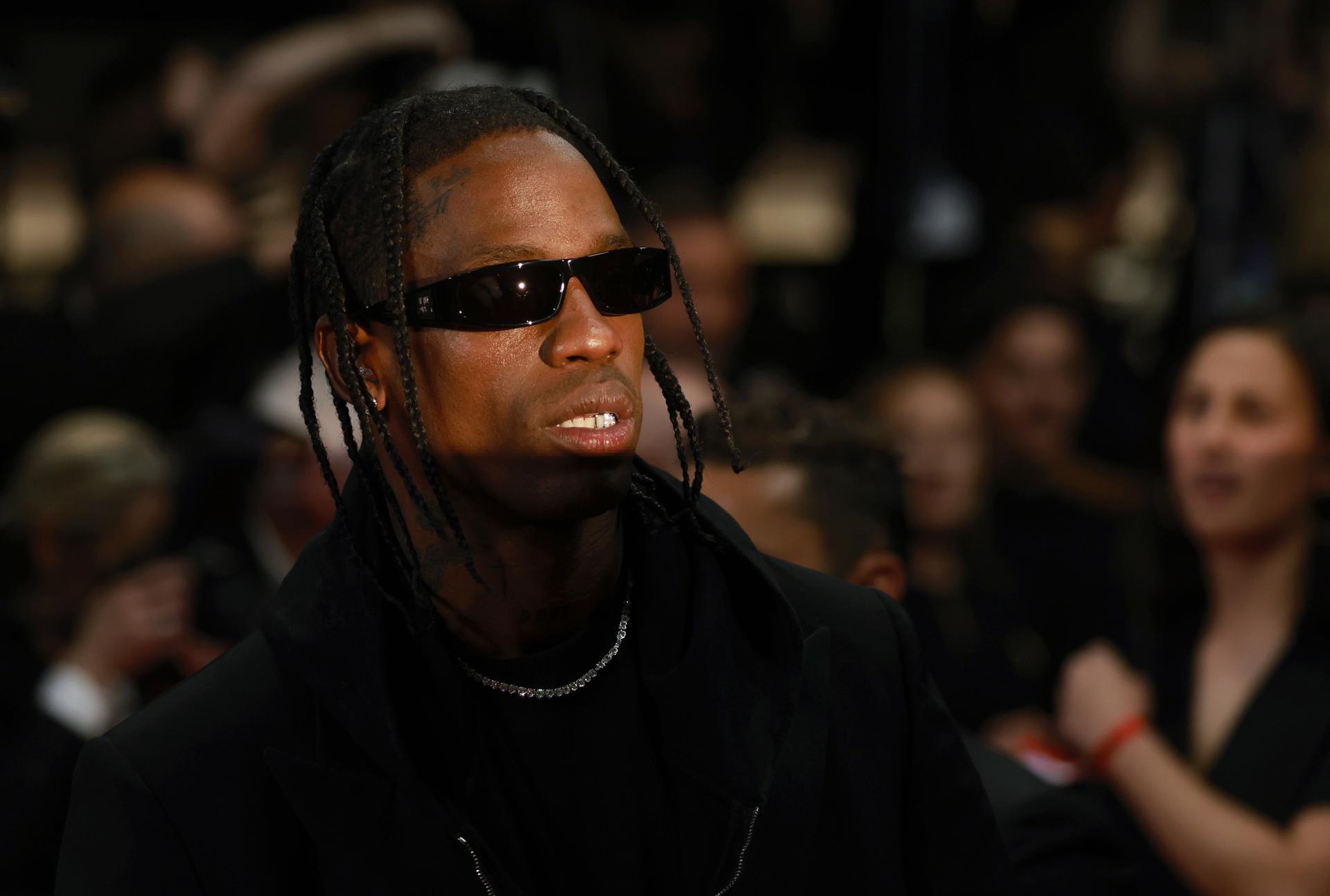 Arrestan al rapero Travis Scott, expareja de Kylie Jenner, por allanamiento de propiedad