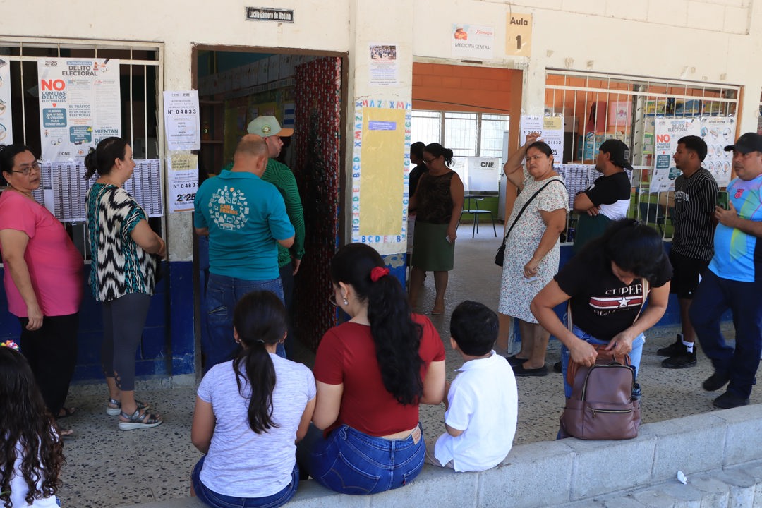 Cierran centros de votación en Honduras tras una hora de prórroga por alta afluencia