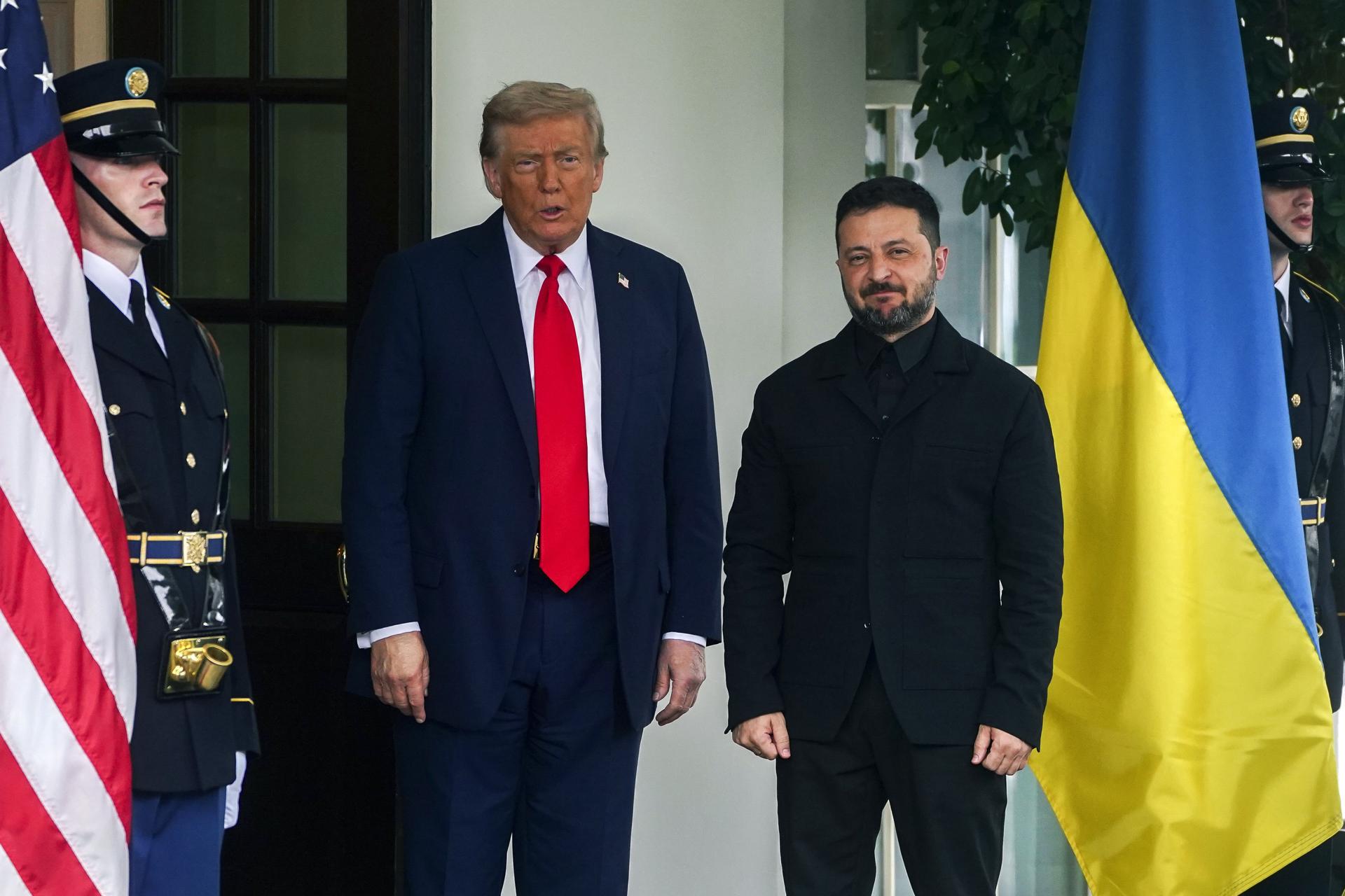 El periodista que criticó la vestimenta de Zelenski bromea sobre su cambio en la Casa Blanca