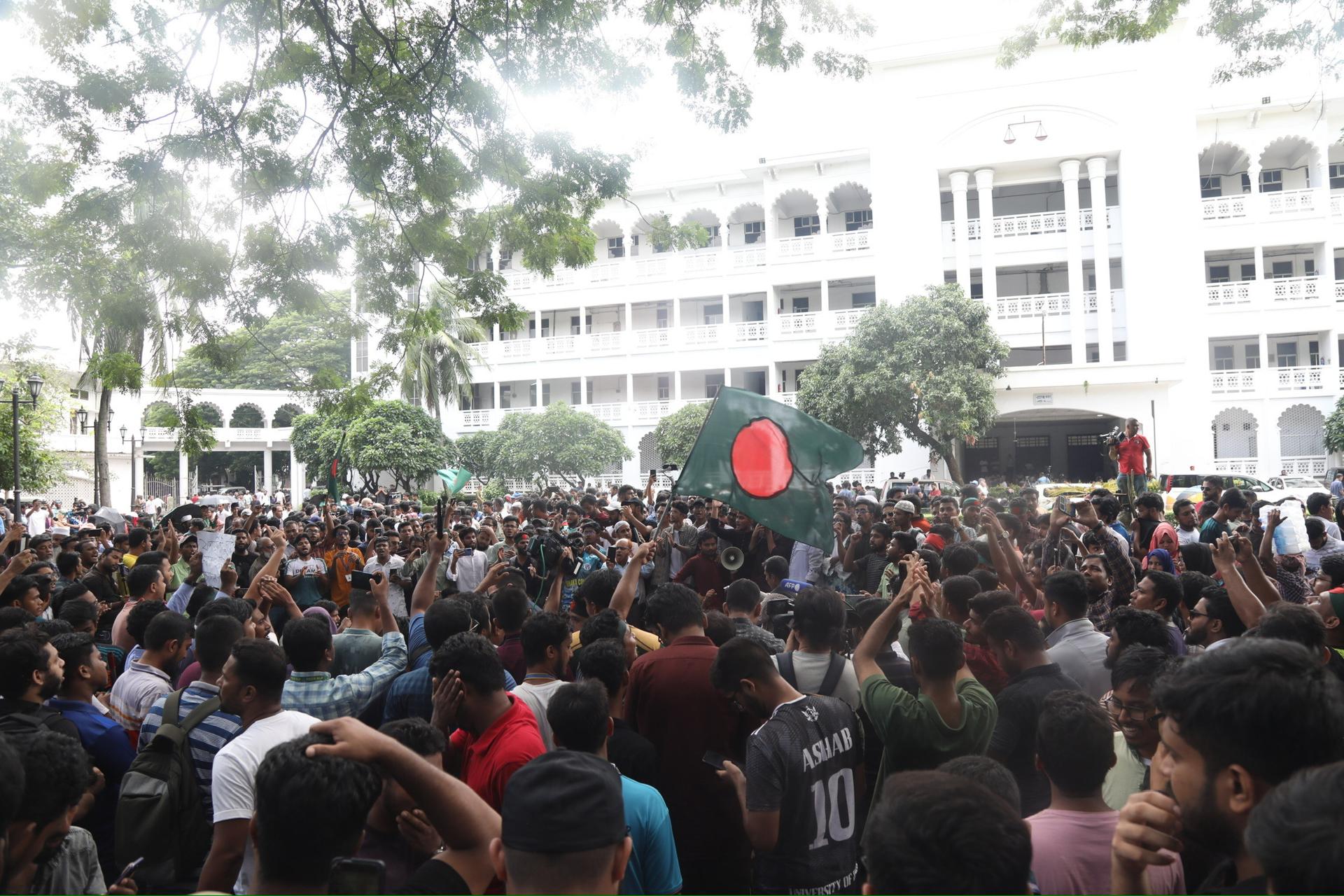 El presidente del Tribunal Supremo de Bangladés renuncia tras el ultimátum de los estudiantes