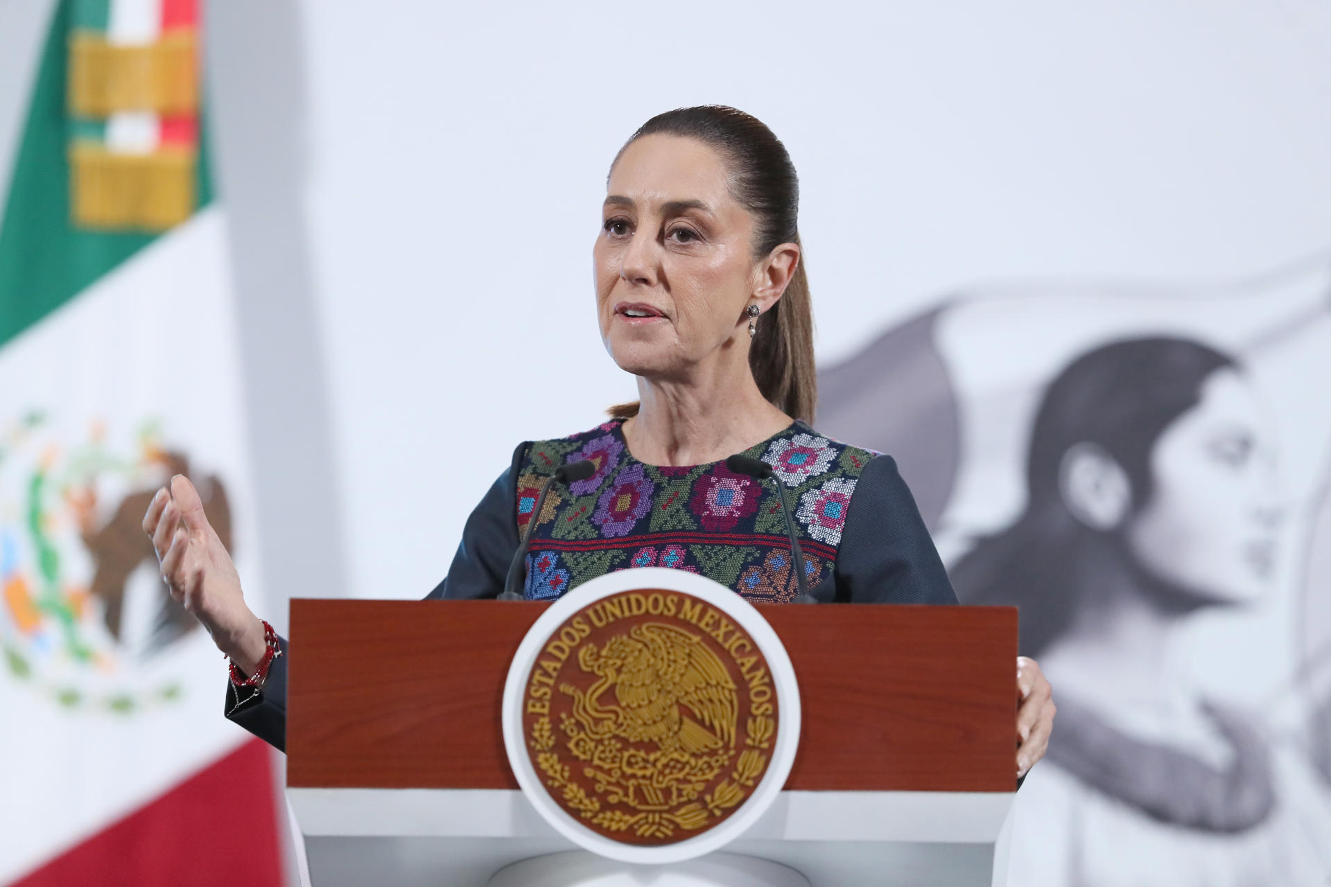 Suben a seis los fallecidos por explosión de camión de gas en Ciudad de México