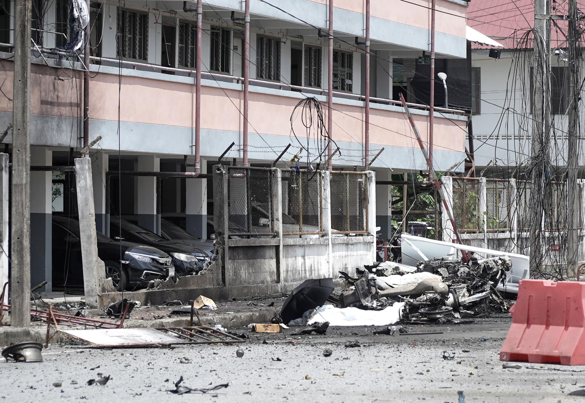 Al menos un muerto y 18 heridos por explosión frente a piso policial en sur de Tailandia