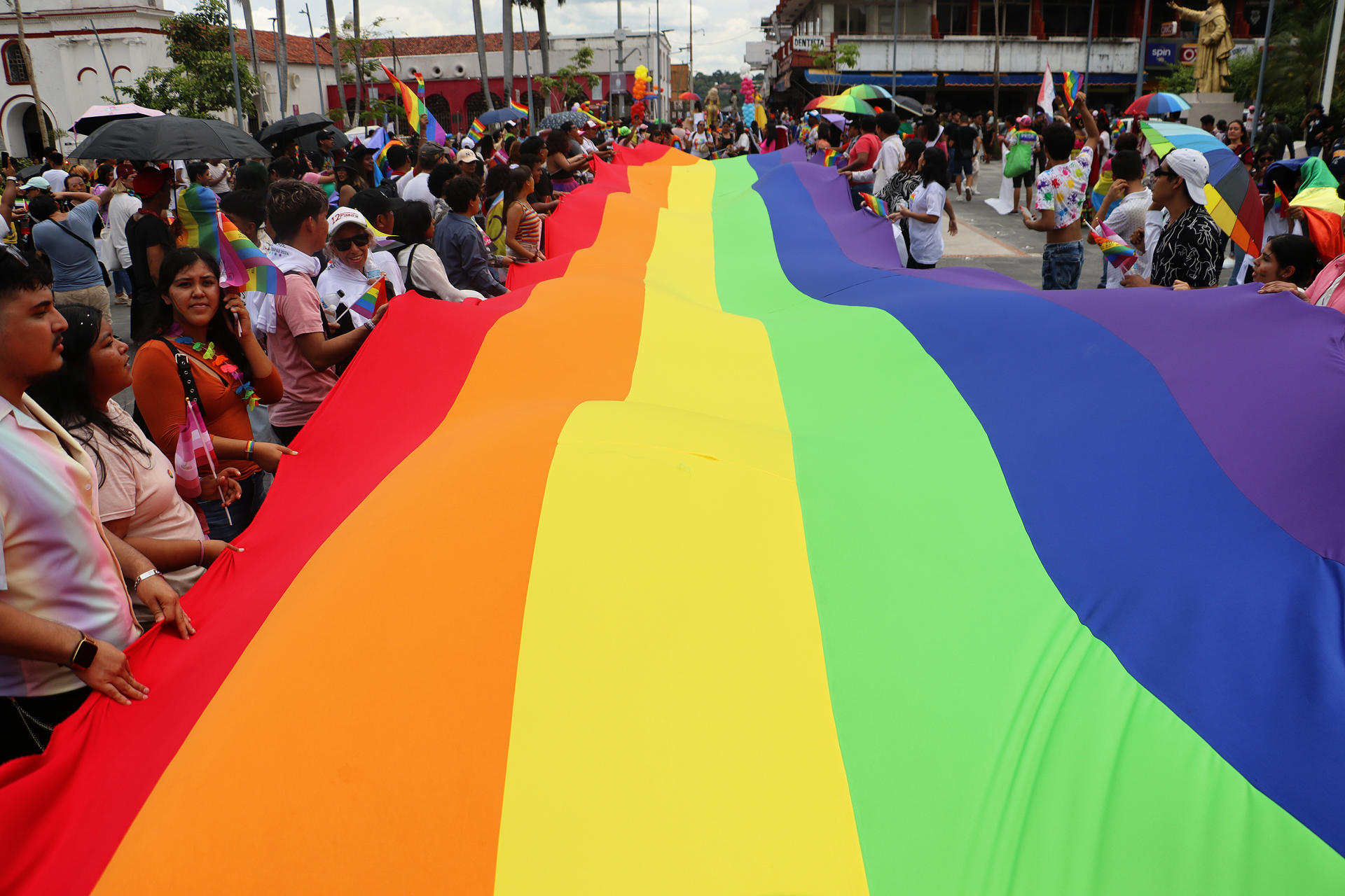 Activistas y migrantes marchan por el Orgullo en la frontera sur de México