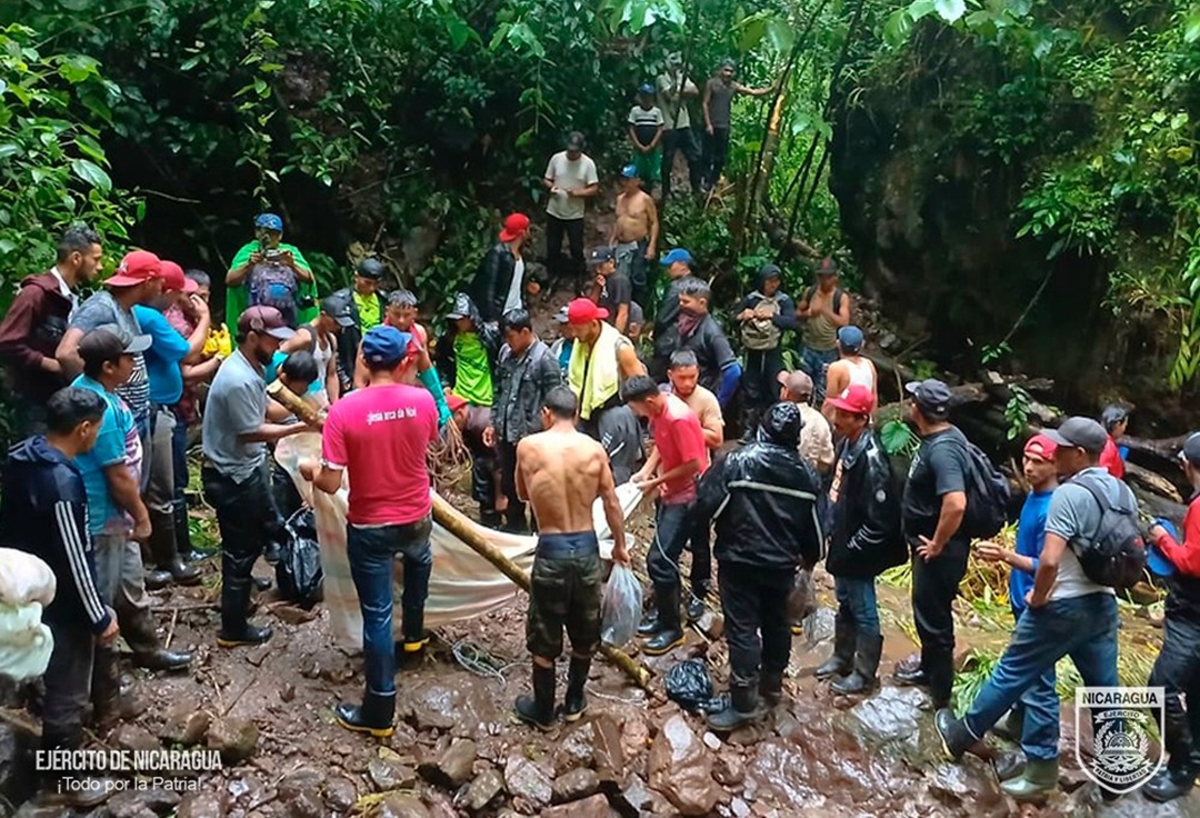 Recuperan los cadáveres de una madre y su hijo arrastrados por el río Yalkawás en Jinotega