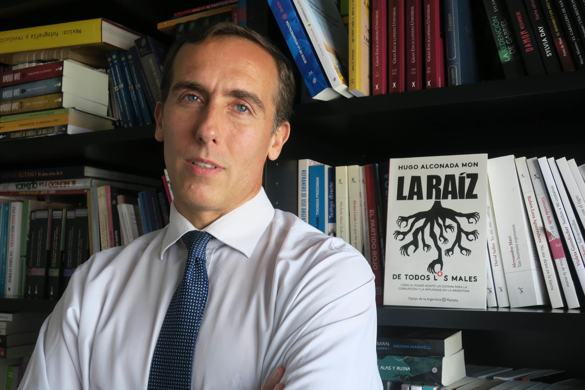 Periodista denuncia hackeos tras revelar que Inteligencia de Milei investiga a opositores