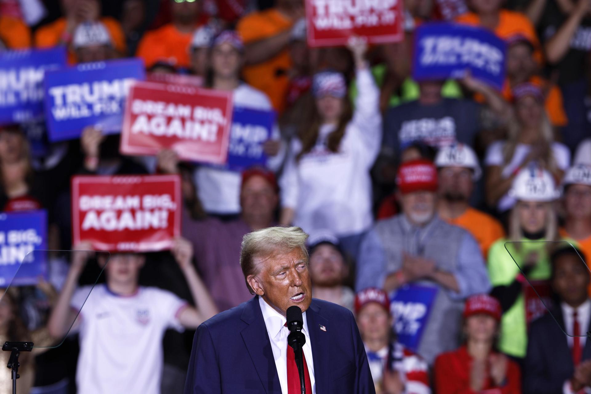 Trump firma el memorando de entendimiento que permite iniciar oficialmente la transición