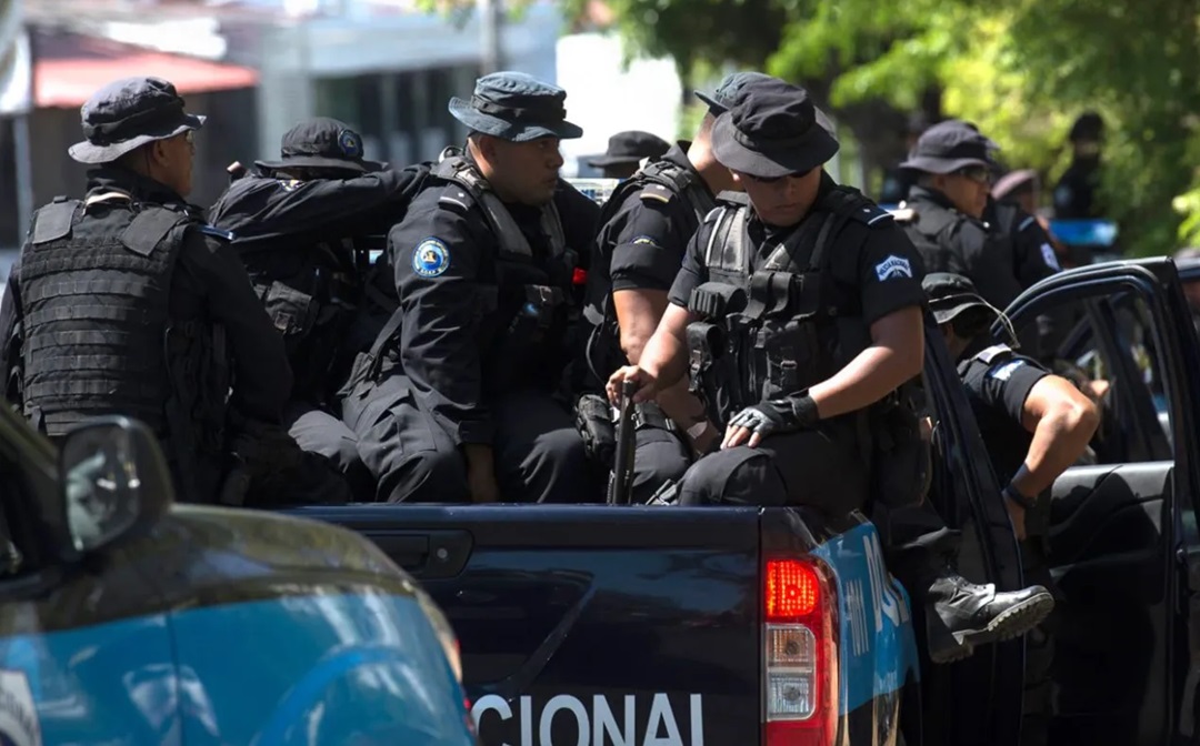 Estados Unidos les restringe las visas a más de 350 policías de la dictadura Ortega Murillo
