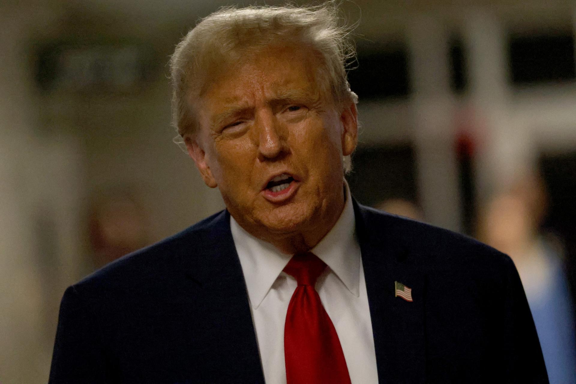 Defensa de Trump defiende la publicación de noticias positivas para él porque subía ventas