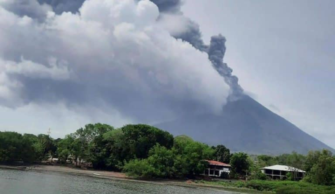 El volcán Concepción tuvo una “pequeña erupción” y puede ser el inicio de “algo más fuerte”, advierte el Ineter