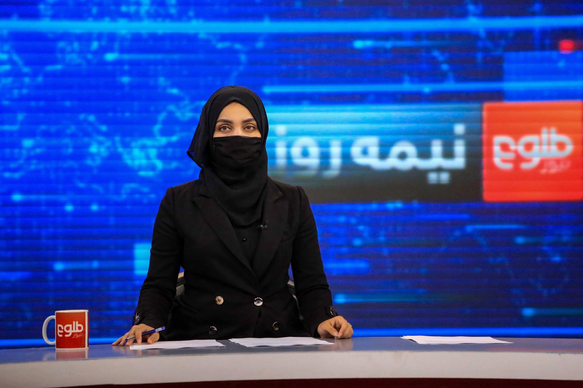 Talibanes suspenden dos cadenas de televisión por «violar» los intereses de Afganistán