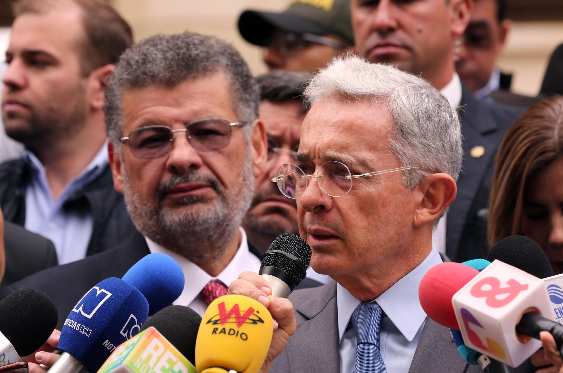 Defensa cree que la orden de liberar a Uribe corrige algo que «nunca debió haber ocurrido»