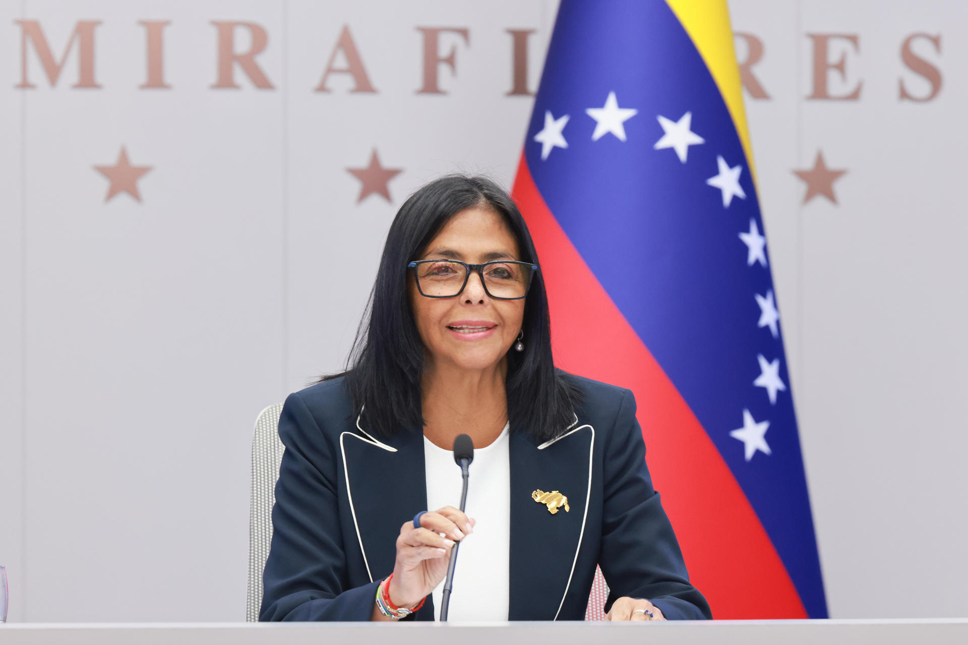 Delcy Rodríguez promete seguridad a inversiones de EEUU «indistintamente de alternancias»