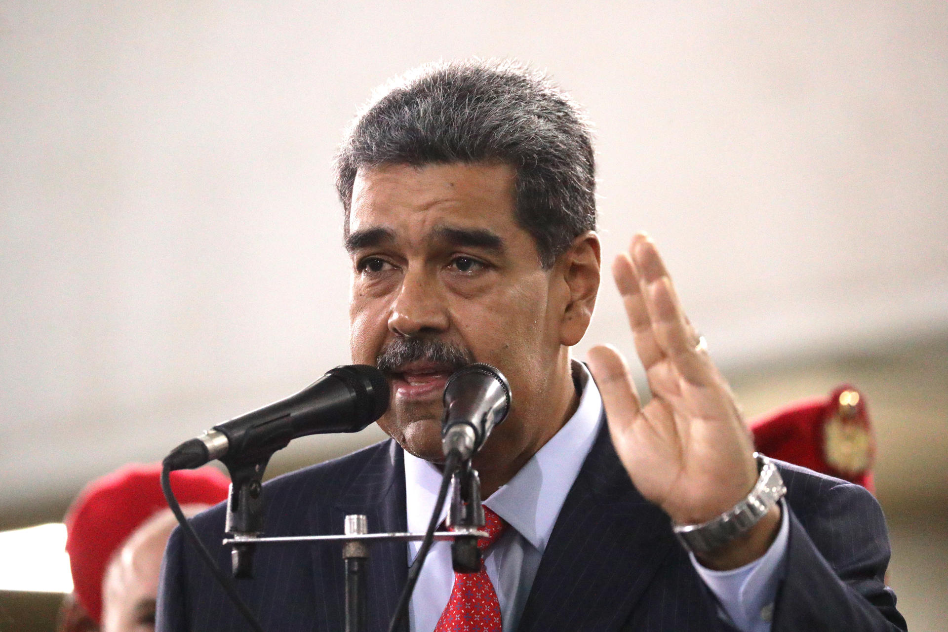 Supremo de Venezuela convoca a los 10 candidatos presidenciales a comparecer este viernes
