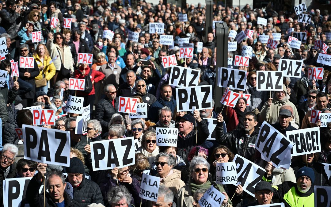 Miles de personas en España se manifiestan pidiendo el fin del conflicto en Oriente Medio