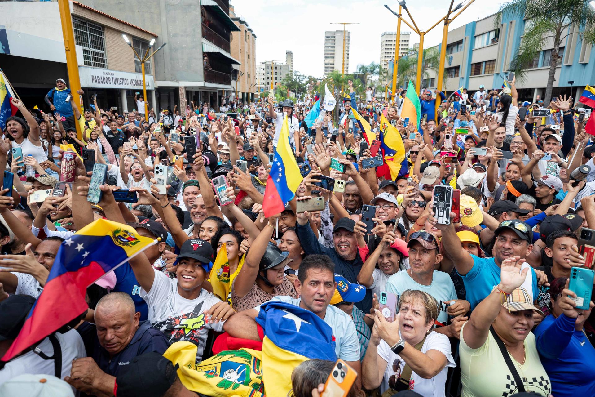 Oposición venezolana afirma tener 100 % de testigos en centros de votación en el exterior