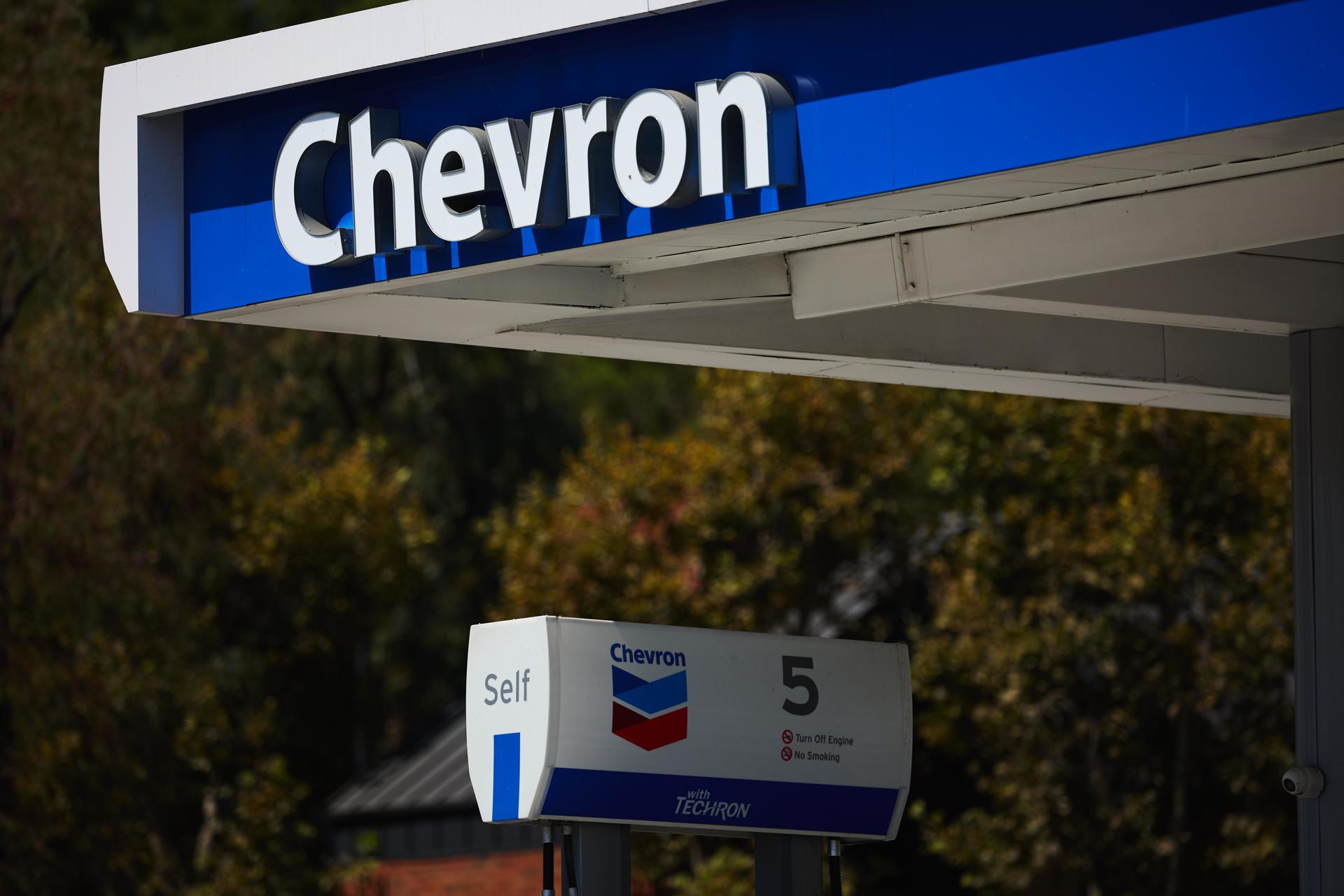 EE.UU. concederá a Chevron una licencia de operación mínima en Venezuela
