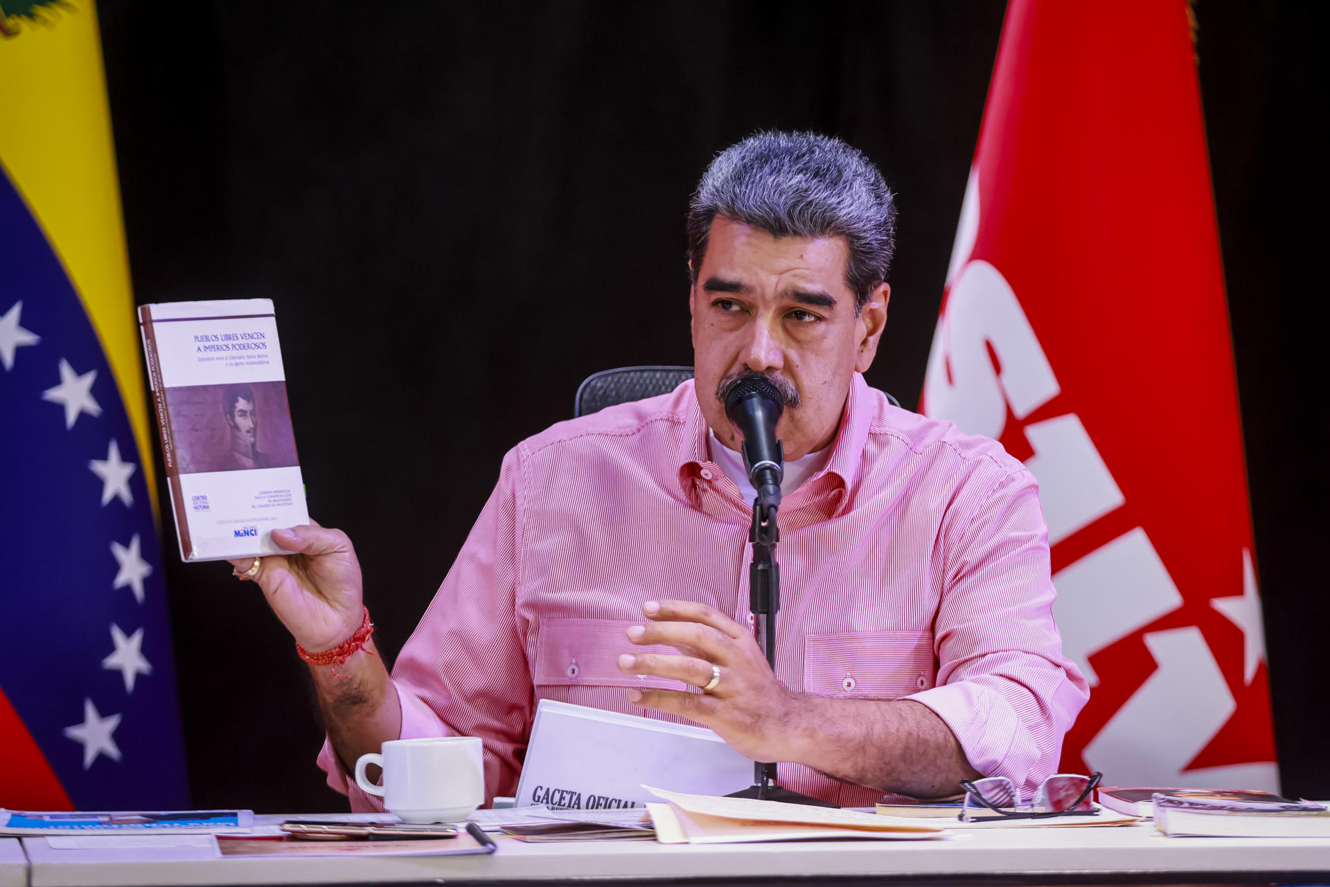 Maduro dice que la oposición se dedica a alimentar las «amenazas» de Estados Unidos