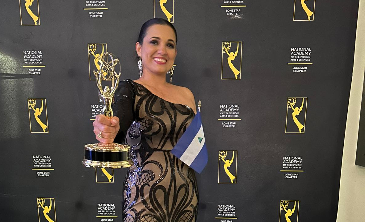 La periodista nicaragüense Samantha Lugo gana el premio Emmy en Texas, Estados Unidos