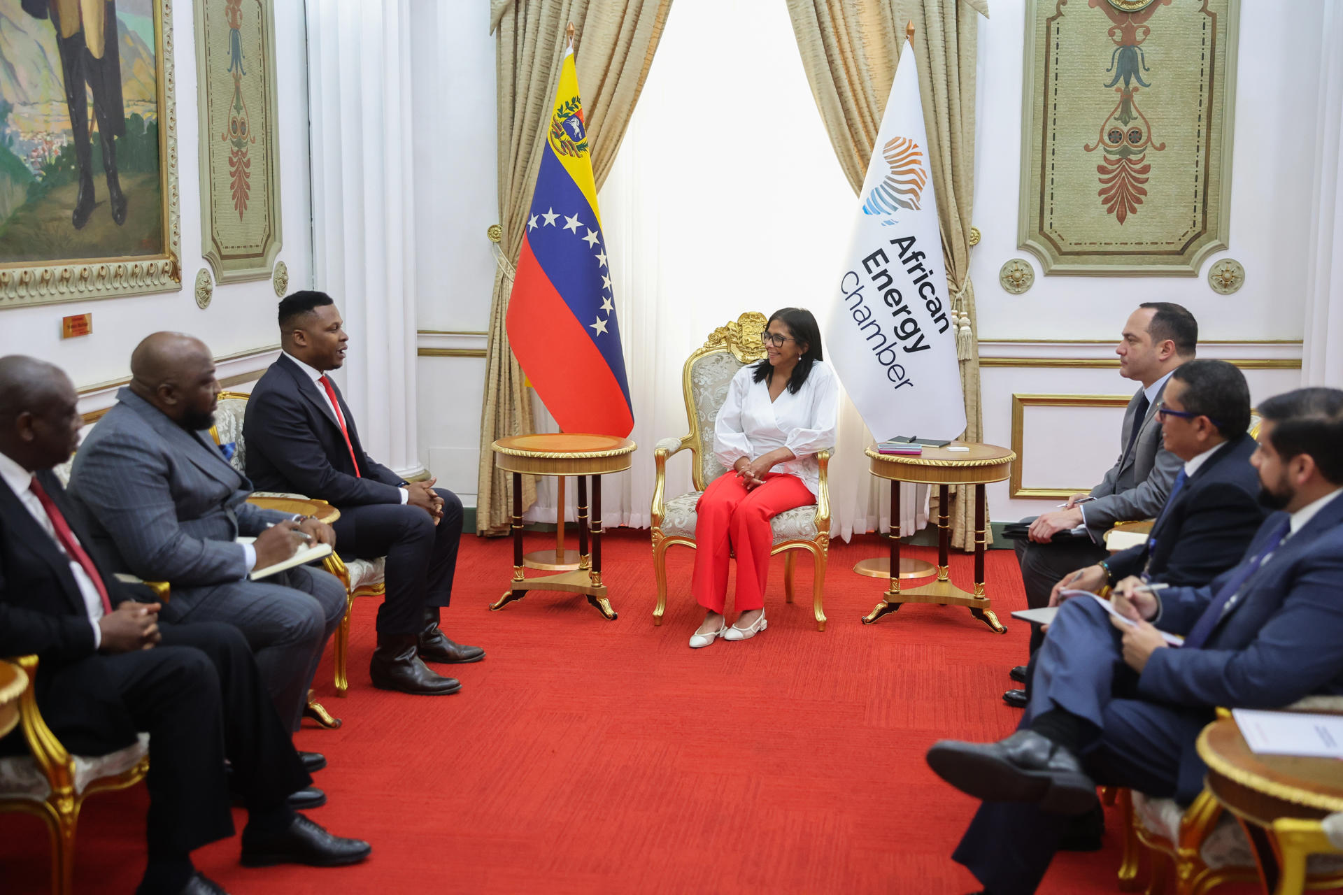 Delcy Rodríguez llama «socio y amigo» a Trump y le pide cesar el bloqueo contra Venezuela