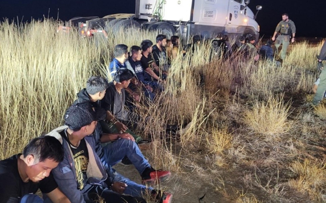 Detienen a 23 migrantes escondidos en un camión en Texas, incluidos nicaragüenses