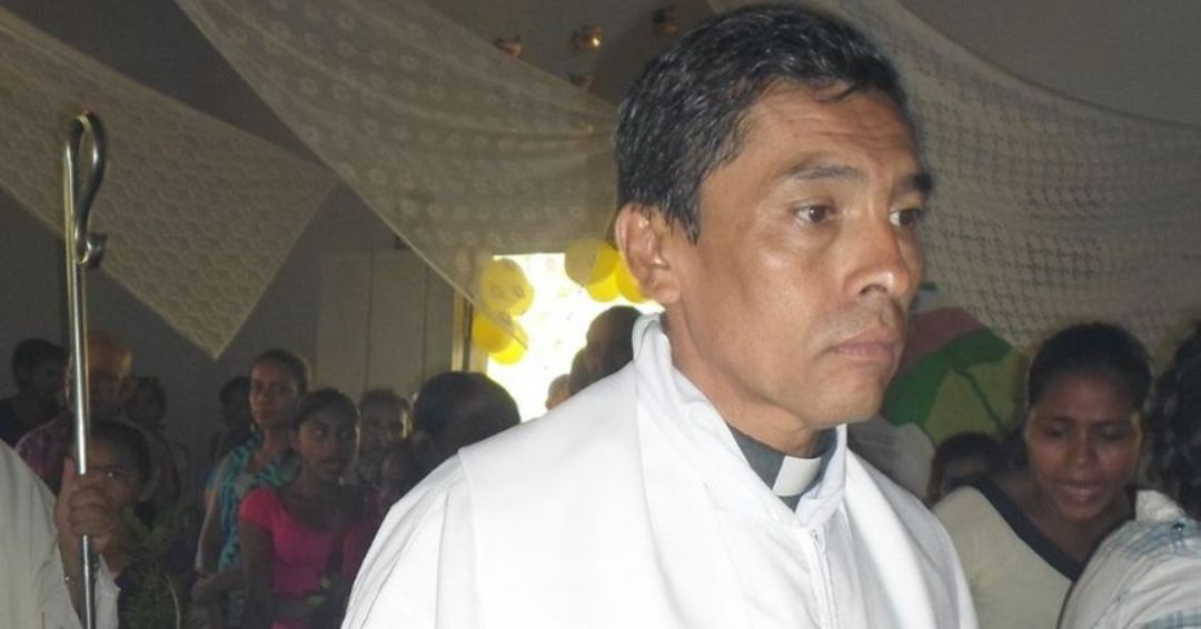 El sacerdote desterrado Jaime Montesinos recibe parroquia en Danlí, Honduras