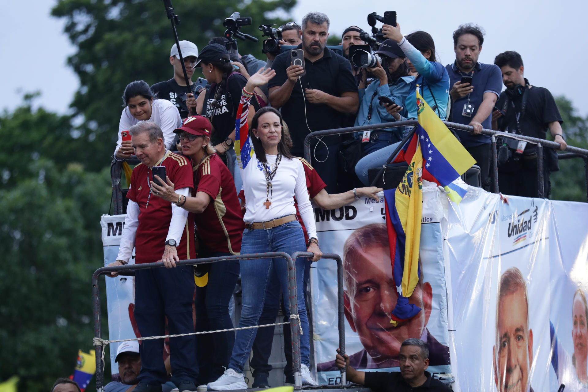 Machado asegura que Venezuela tiene por delante los «24 días más difíciles» de su historia