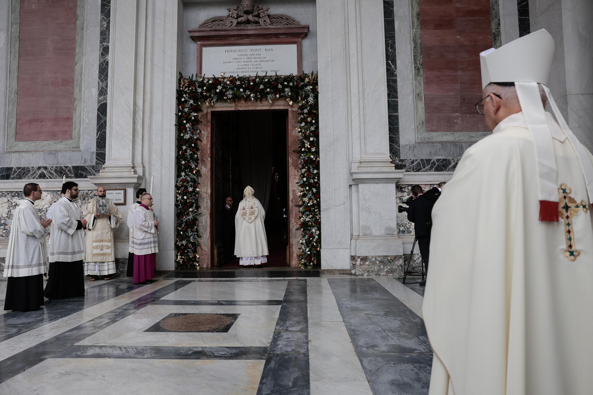 Abierta la quinta Puerta Santa del Jubileo en la basílica de San Pablo Extramuros de Roma