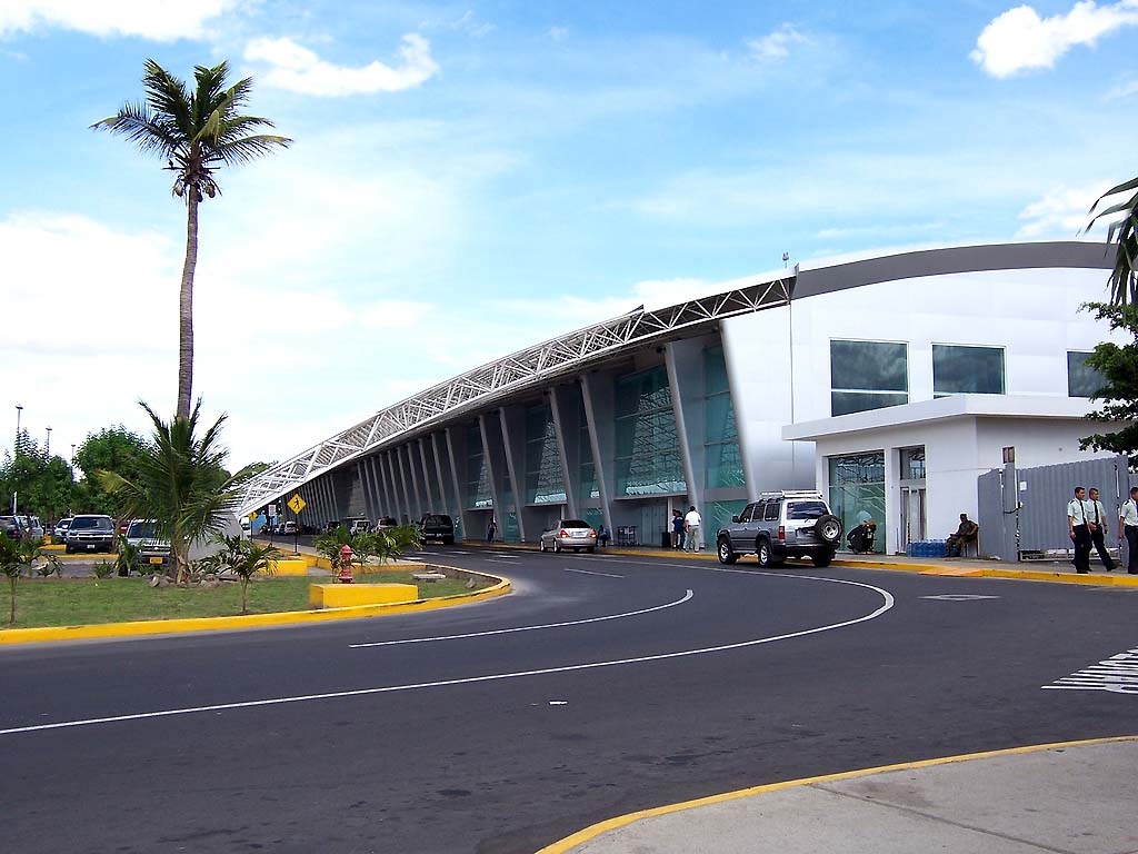 Militares controlarán la junta directiva de la Empresa Administradora de Aeropuertos