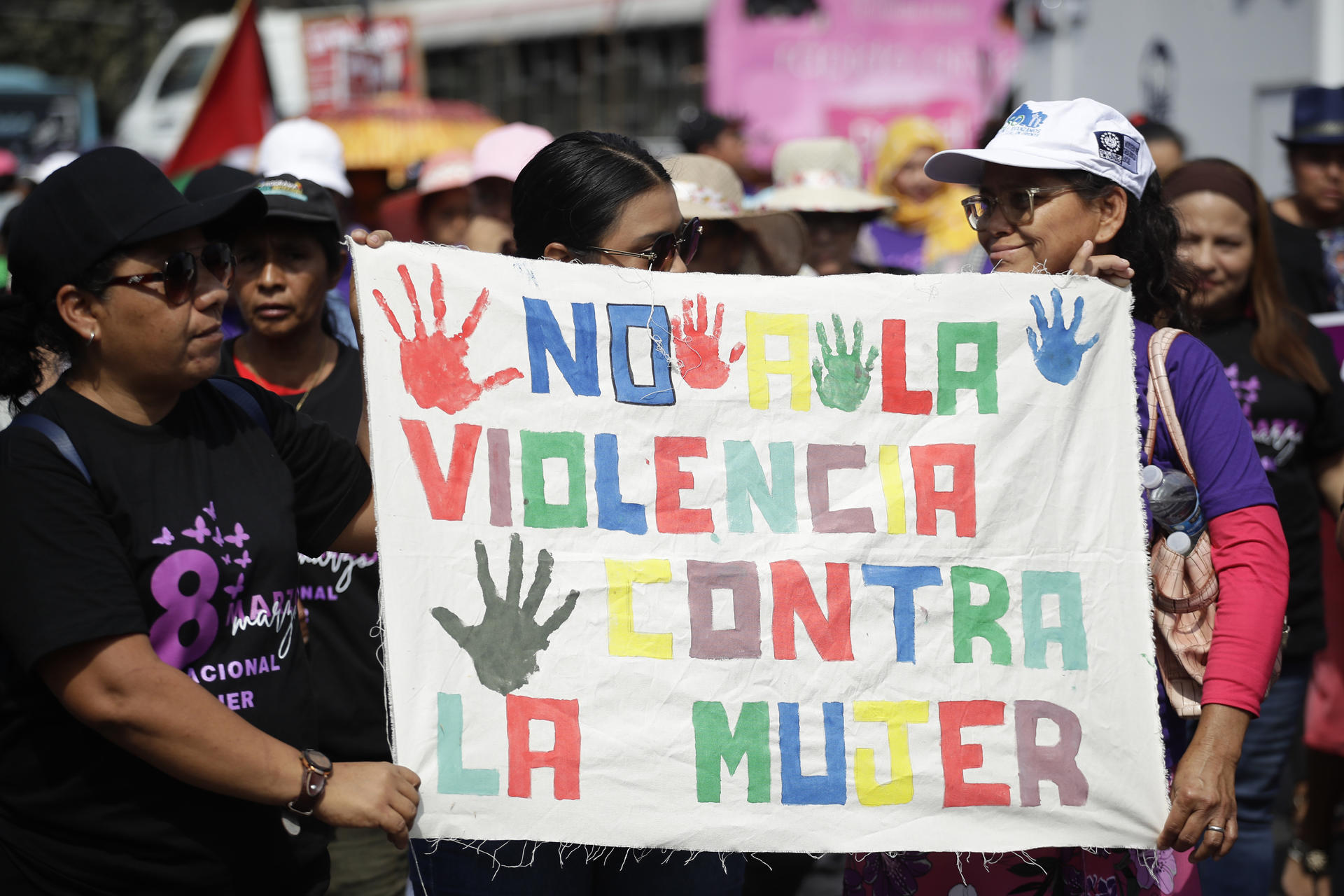 Piden a las autoridades «dejar de ocultar» la violencia contra las mujeres en El Salvador