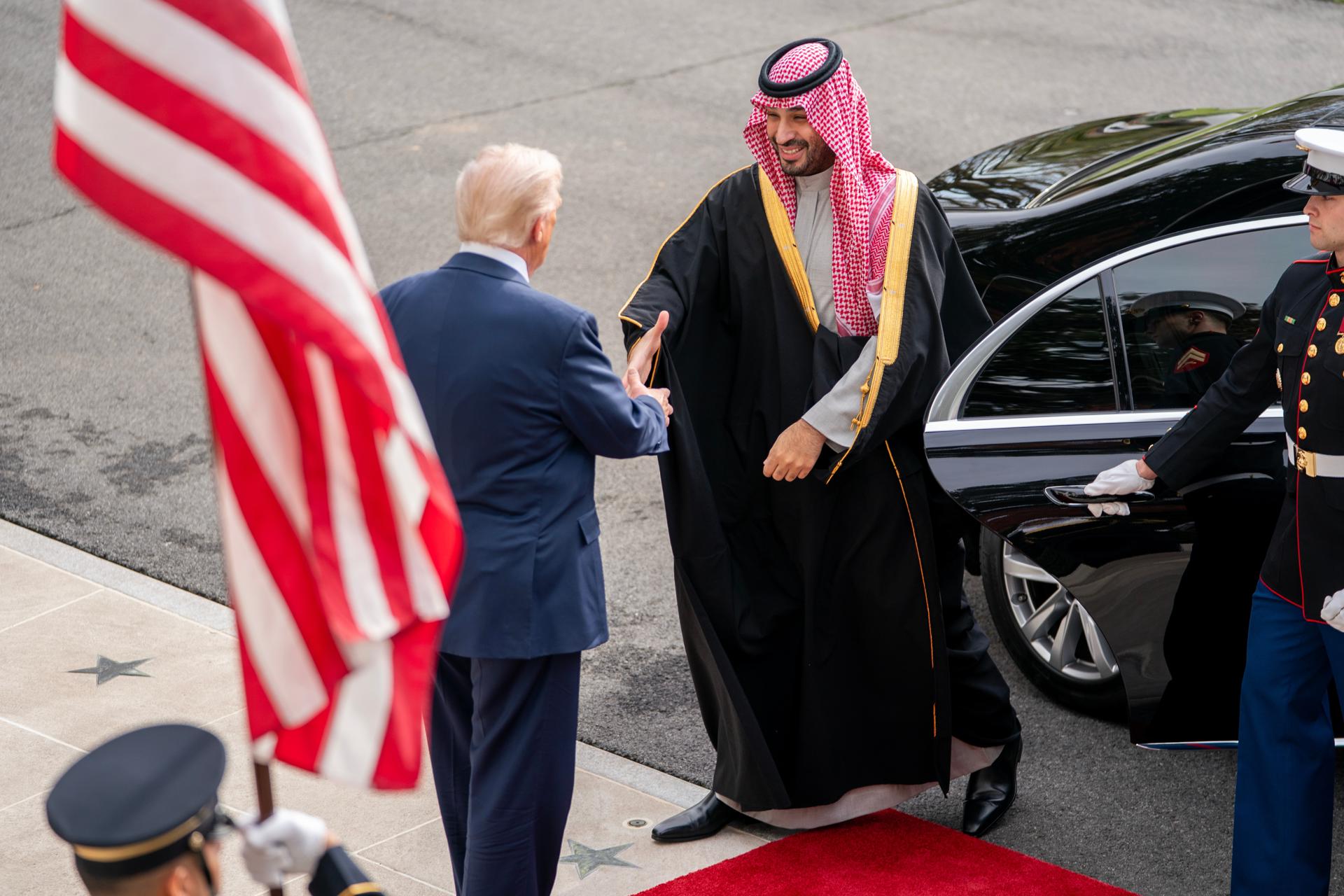 Príncipe heredero saudí anuncia inversiones de hasta casi 1 billón de dólares en EE.UU.