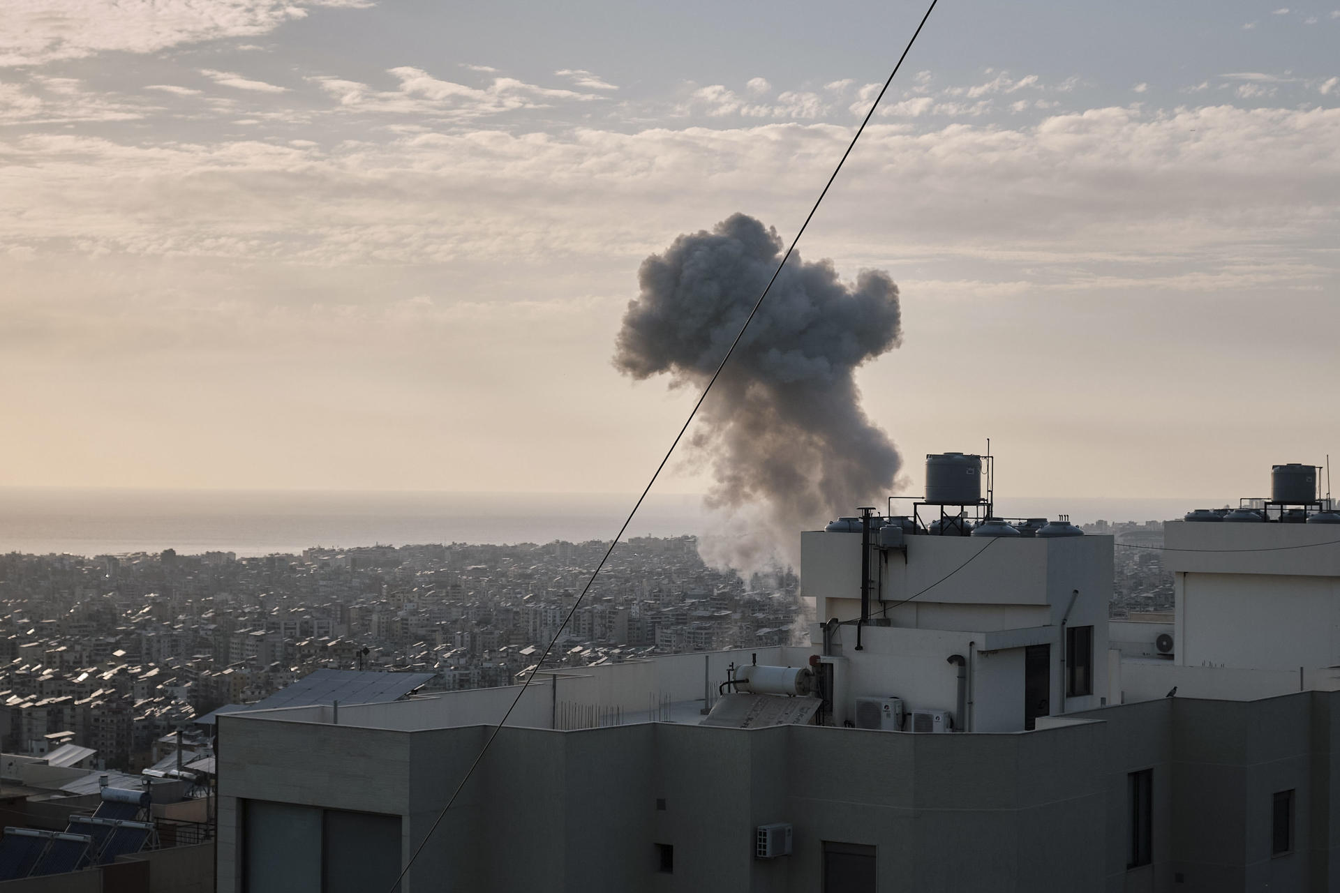 Israel lanza ola de bombardeos contra presuntos objetivos de Hizbulá en el sur del Líbano