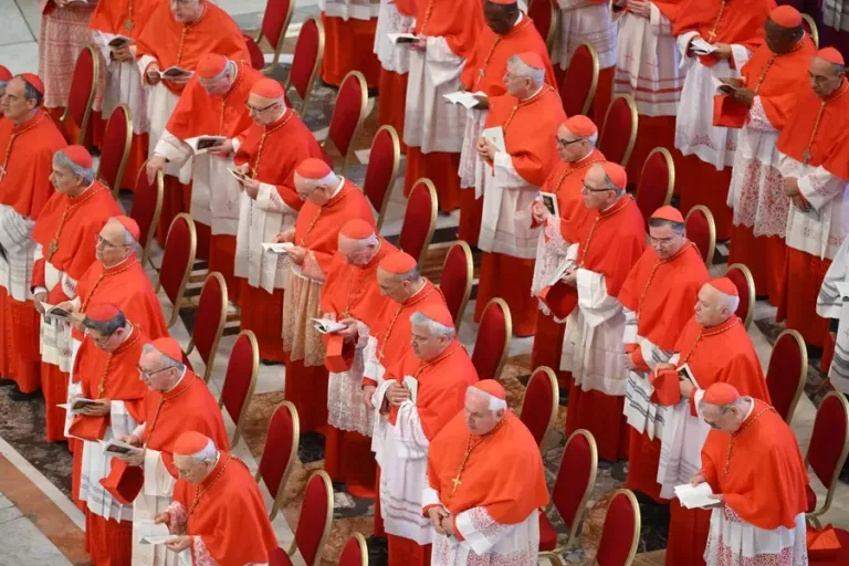 El estricto ceremonial del cónclave contado paso a paso