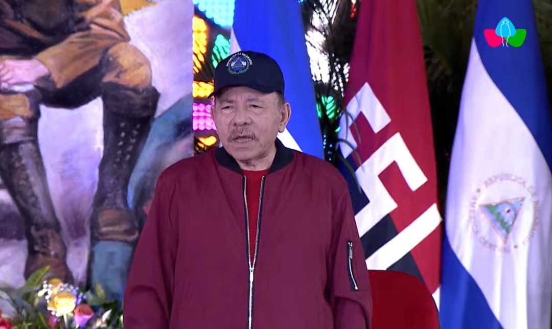Daniel Ortega dio «prueba de vida» en acto de entrega de buses