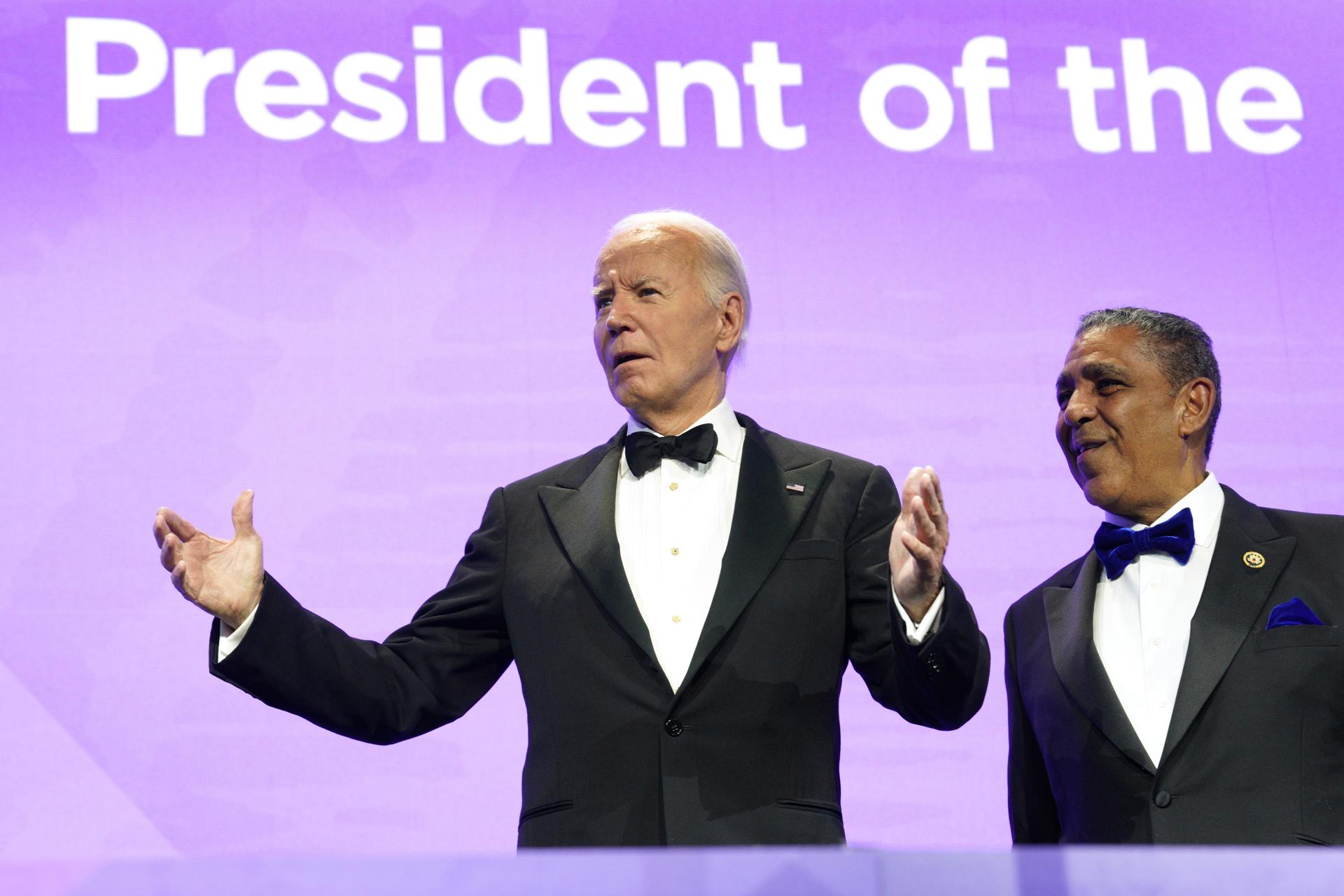 Biden asegura en un evento latino que los inmigrantes son «la sangre de Estados Unidos»